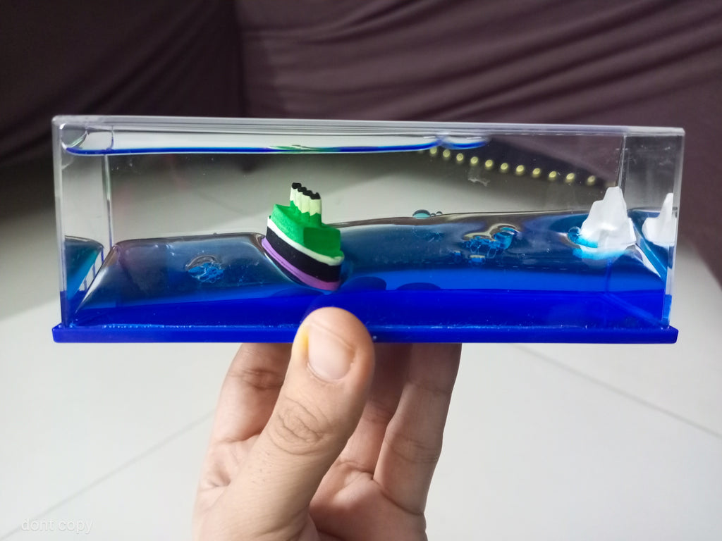 Titanic Unsinkable Fluid Drift Bottle – Acrylic Cruise Ship Decor with Iceberg Scene | Relaxing Liquid Motion Display for Car Dashboard & Home