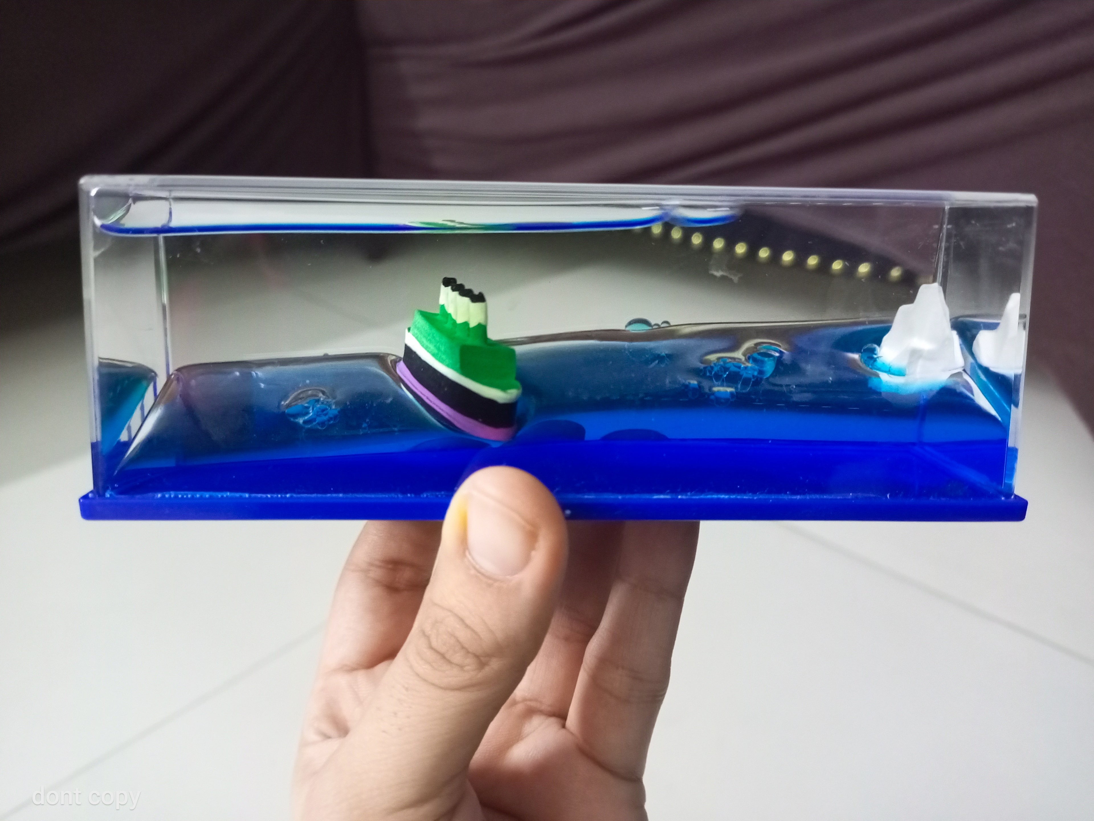 Titanic Unsinkable Fluid Drift Bottle – Acrylic Cruise Ship Decor with Iceberg Scene | Relaxing Liquid Motion Display for Car Dashboard & Home